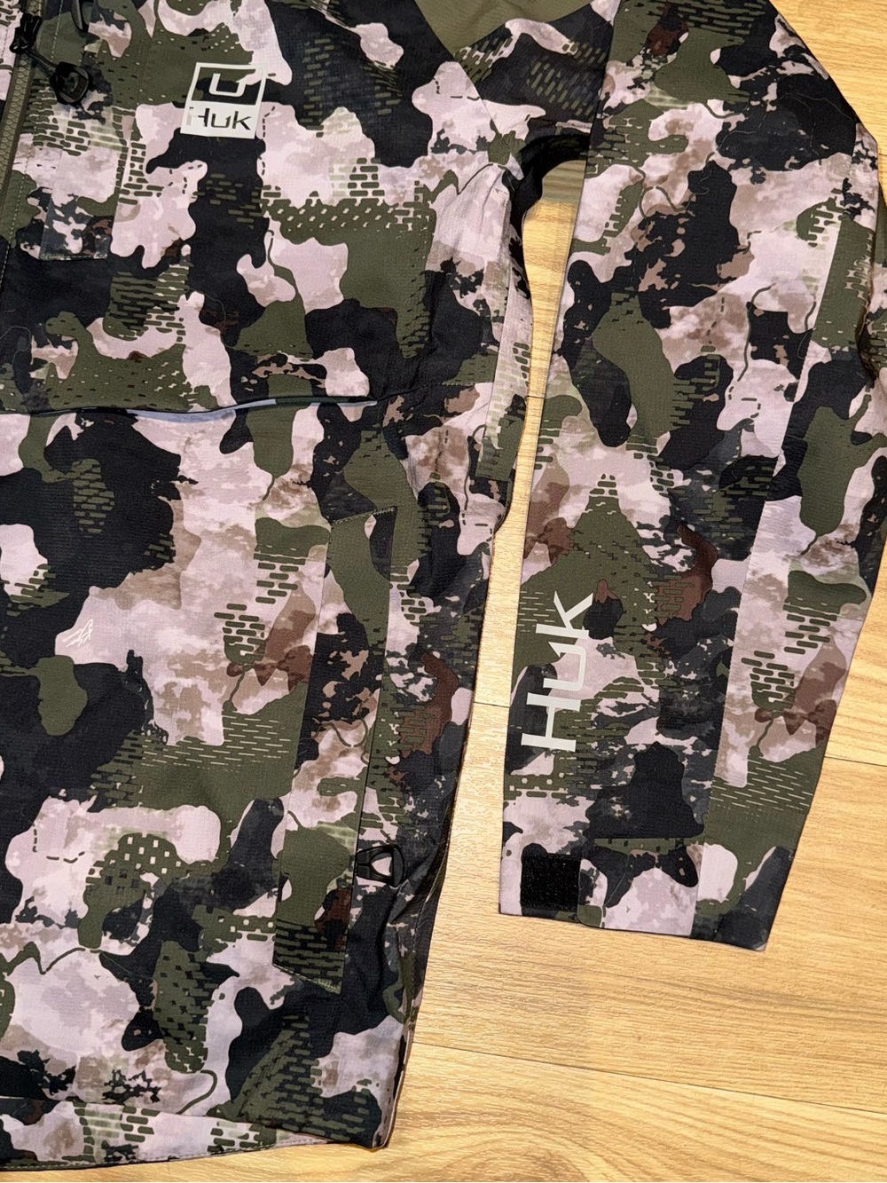 Huk Fishing Mens Camo Performance Rain Jacket SIZE MEDIUM LIKE NEW - Picture 2 of 5